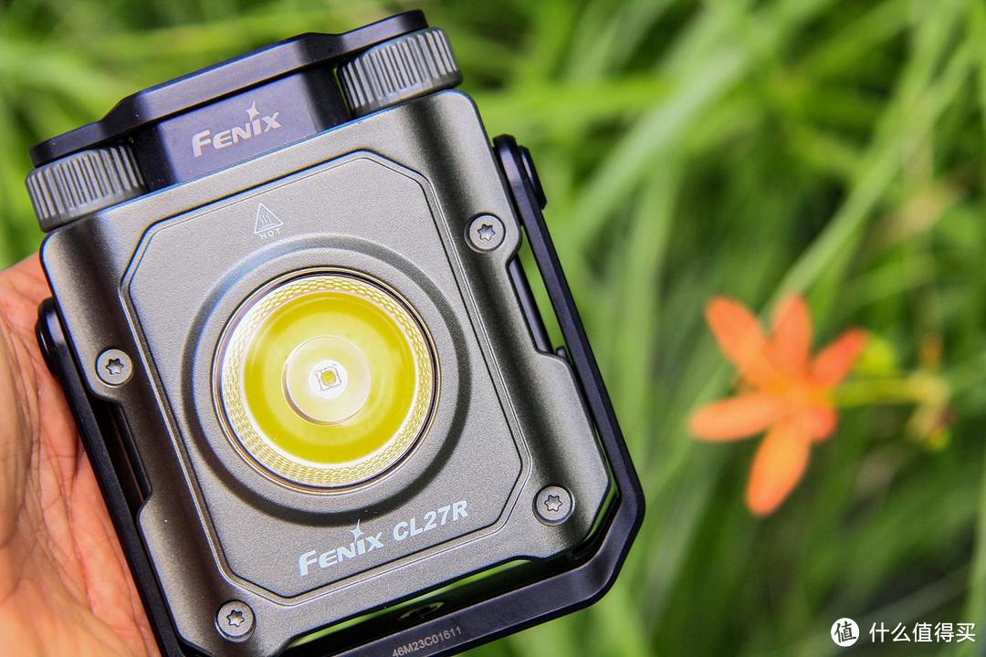 多光源无级调整、多功能灵活使用：FENIX CL27R营地灯