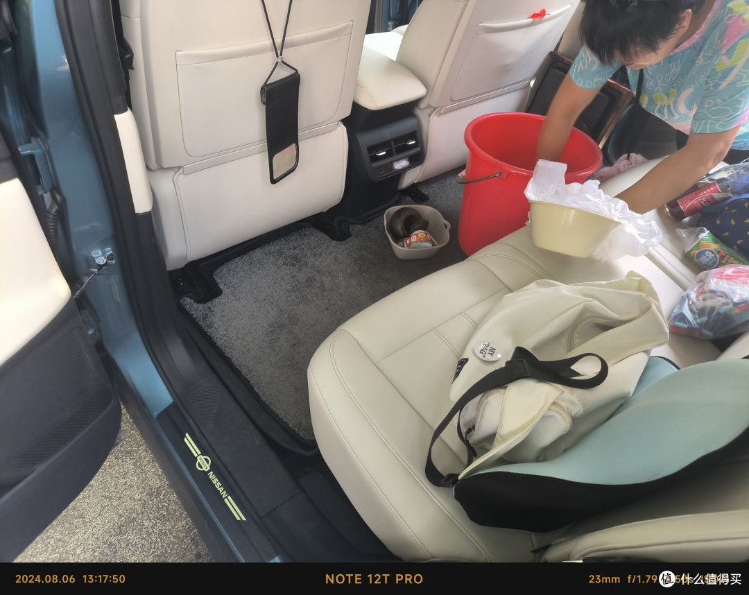 这次我车上是一共三大两小，还有后备箱行李装的满满的。