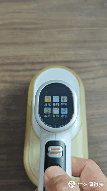 新一代熨烫机的精准温控与多用途高效能：阿卡驰双控温挂烫机
