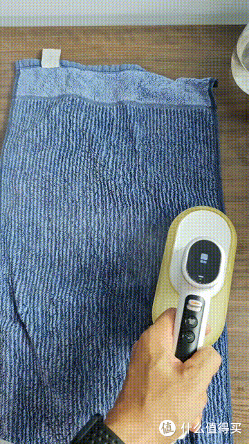 新一代熨烫机的精准温控与多用途高效能：阿卡驰双控温挂烫机