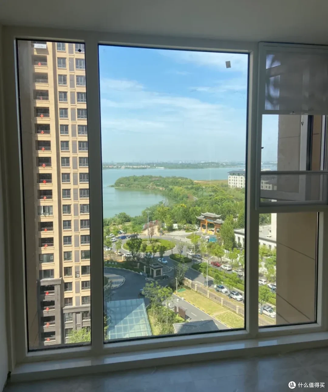 有一种痛苦叫买了“一梯两户”!不好住又卖不掉,彻底沦为不动产