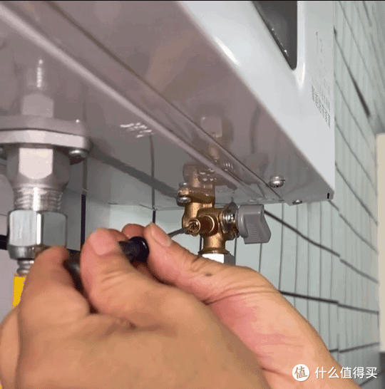燃气热水器有3个“小阀门”,大多售后冤枉钱,都是因它们而花