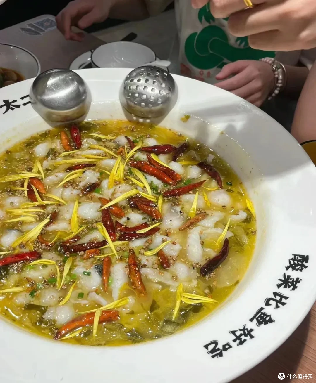 太二酸菜鱼跌落“神坛”!客单价跌回七年前是为何?