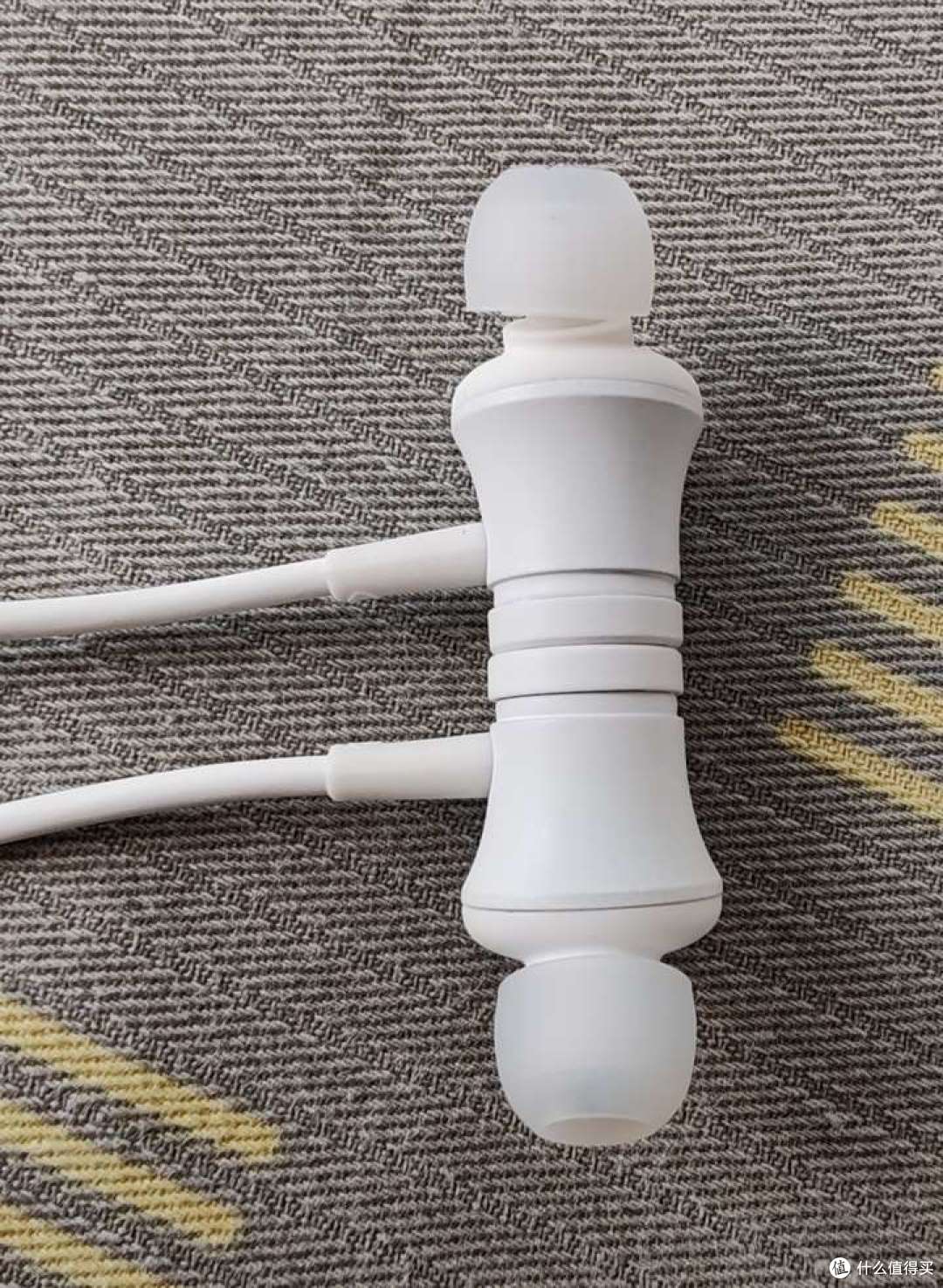 高性价比耳机推荐：选择戴灵D4 Pro颈挂式主动降噪蓝牙耳机，也蛮不错！