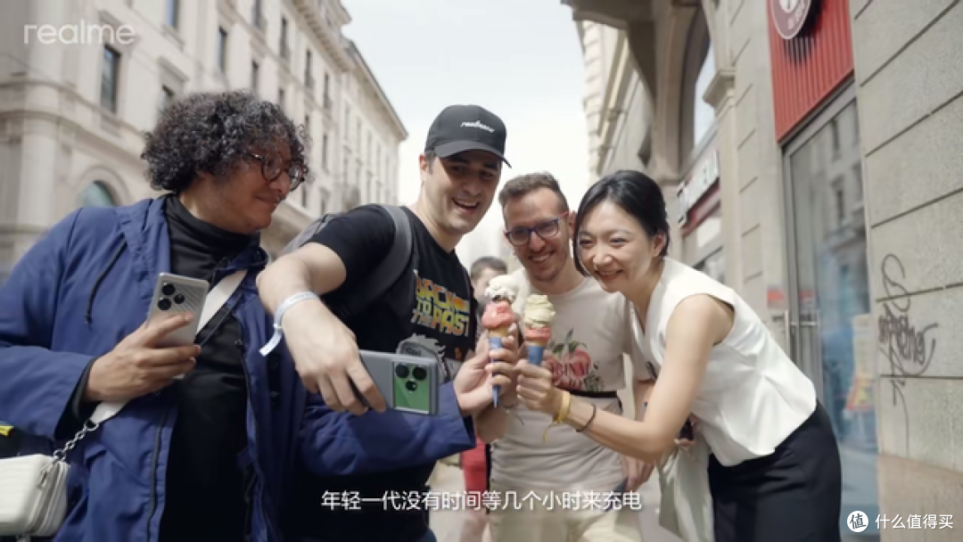 320W秒充引领行业新标准,真我超光速快充震撼来袭