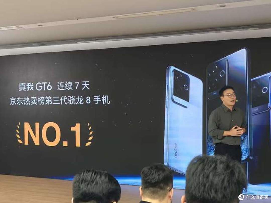 320W秒充引领行业新标准,真我超光速快充震撼来袭