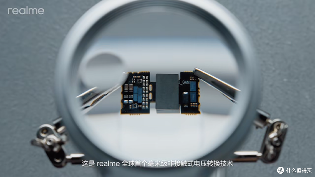 320W秒充引领行业新标准,真我超光速快充震撼来袭