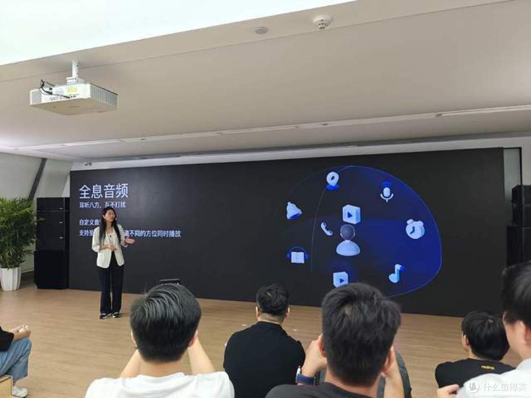 320W秒充引领行业新标准,真我超光速快充震撼来袭