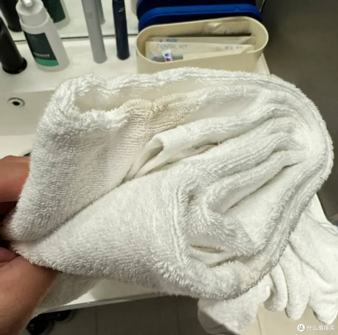 太恶心了！若不是客房阿姨提醒，我还不知道酒店居然这么脏