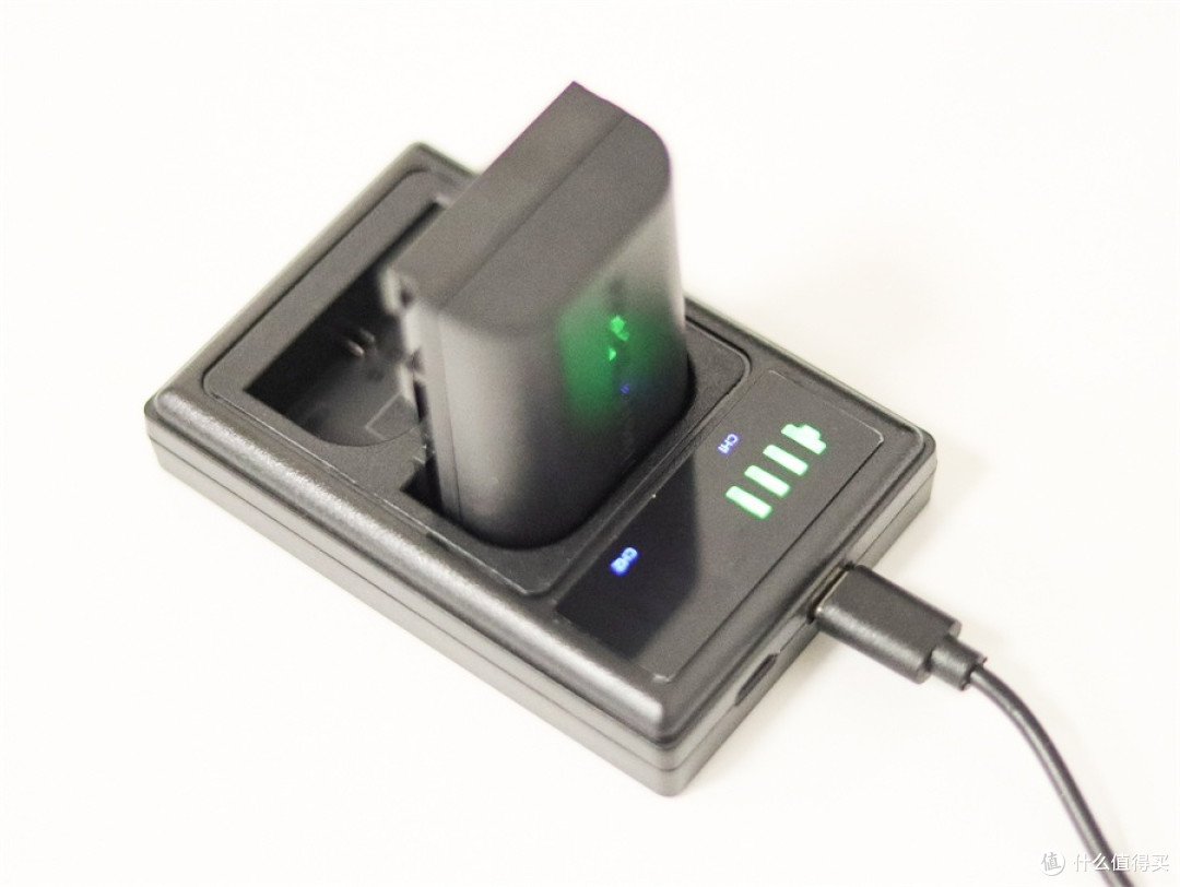 强得可怕,208元,2400mAh,7.4V ,适用于佳能90D的灵野 LP-E6NH 电池凭什么能干掉原装电池