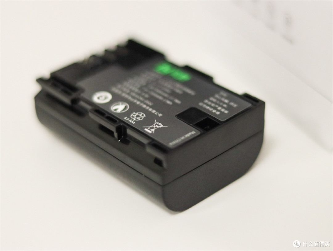 强得可怕,208元,2400mAh,7.4V ,适用于佳能90D的灵野 LP-E6NH 电池凭什么能干掉原装电池