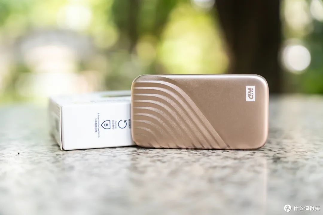 告别存储焦虑，手机平板轻松扩容1TB，西数My Passport随行SSD有点牛