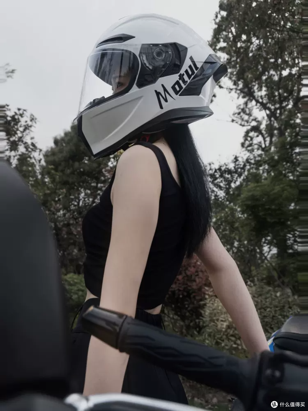 MOTUL尾翼蓝牙耳机骑行全盔男女双镜片四季通用3C认证摩托车头盔