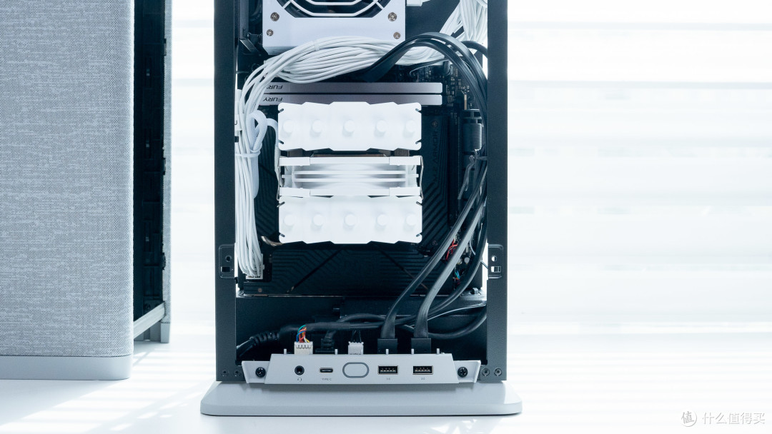 桌面的艺术:分形工艺MOOD+华擎 Z790i+索泰4070欧泊白装机分享
