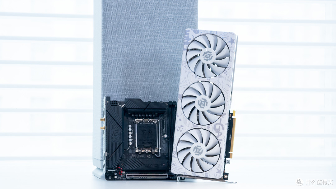 桌面的艺术:分形工艺MOOD+华擎 Z790i+索泰4070欧泊白装机分享