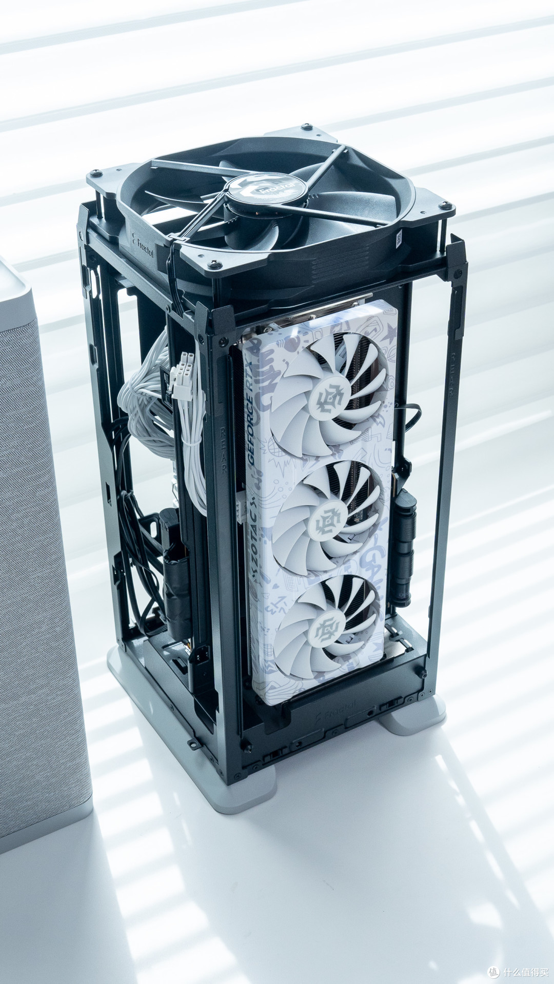 桌面的艺术:分形工艺MOOD+华擎 Z790i+索泰4070欧泊白装机分享