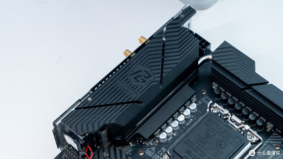 桌面的艺术:分形工艺MOOD+华擎 Z790i+索泰4070欧泊白装机分享
