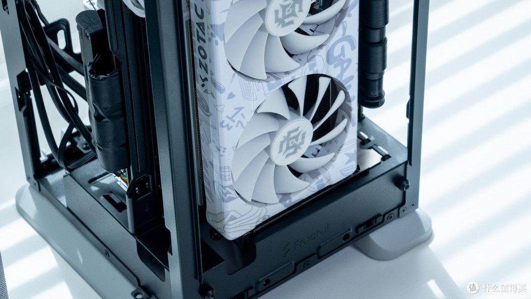 桌面的艺术:分形工艺MOOD+华擎 Z790i+索泰4070欧泊白装机分享