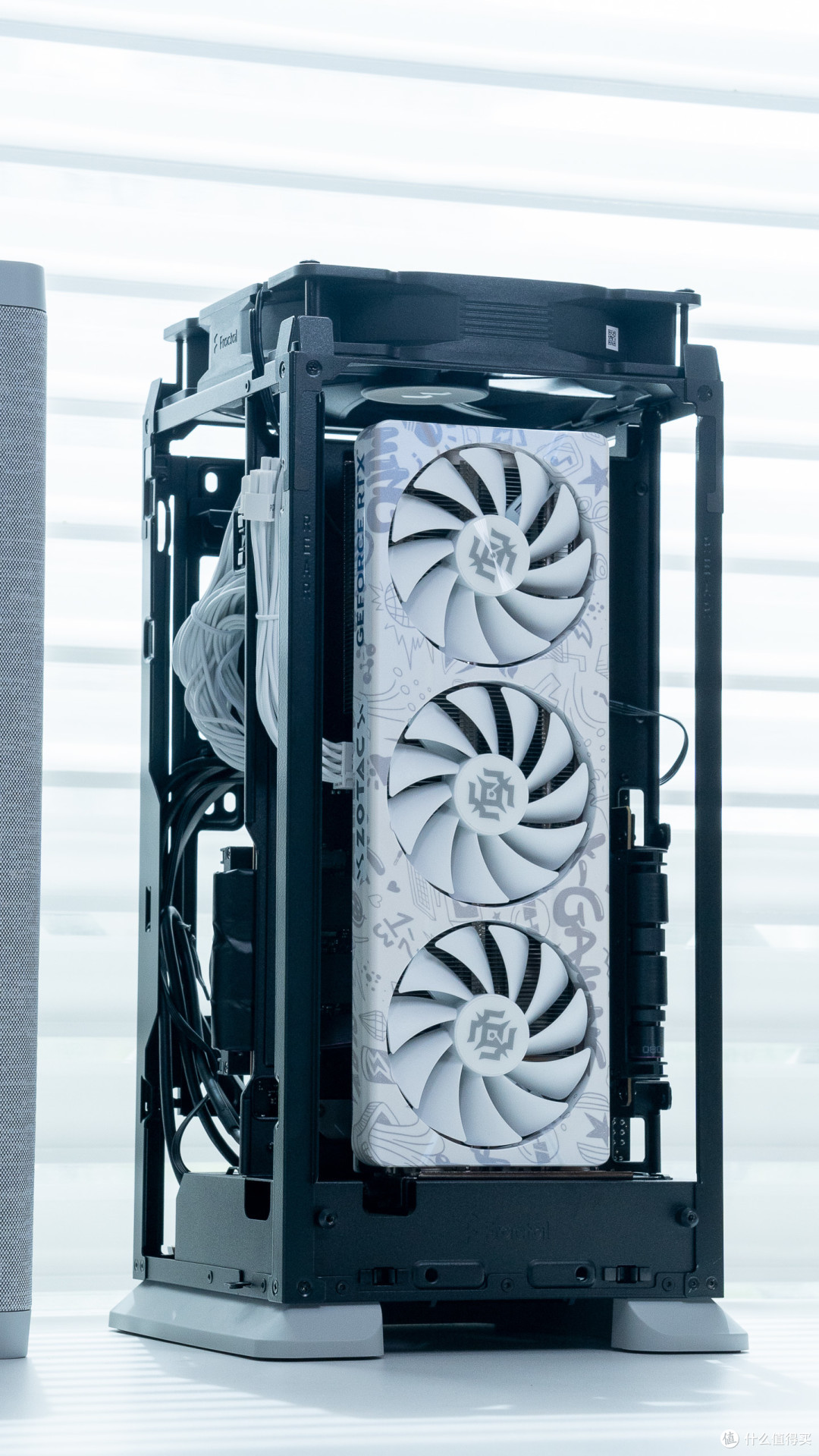 桌面的艺术:分形工艺MOOD+华擎 Z790i+索泰4070欧泊白装机分享