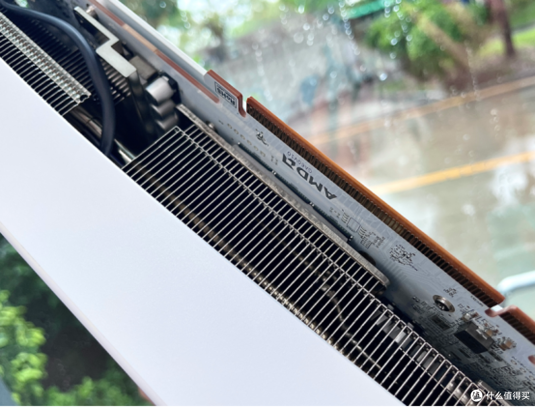 盈通RX7800XT樱瞳花嫁开箱测评：在《绝区零》丝滑打怪也很香