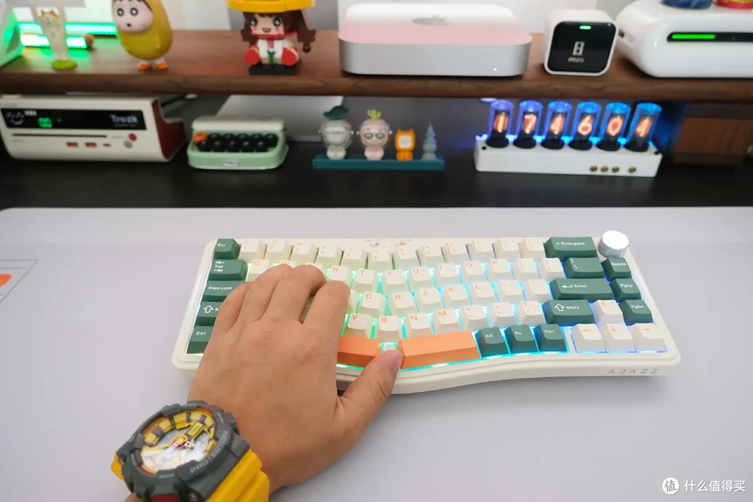 桌搭好物推荐!黑爵AKS068 Pro:一款让玩家爱不释手的Alice机械键盘!