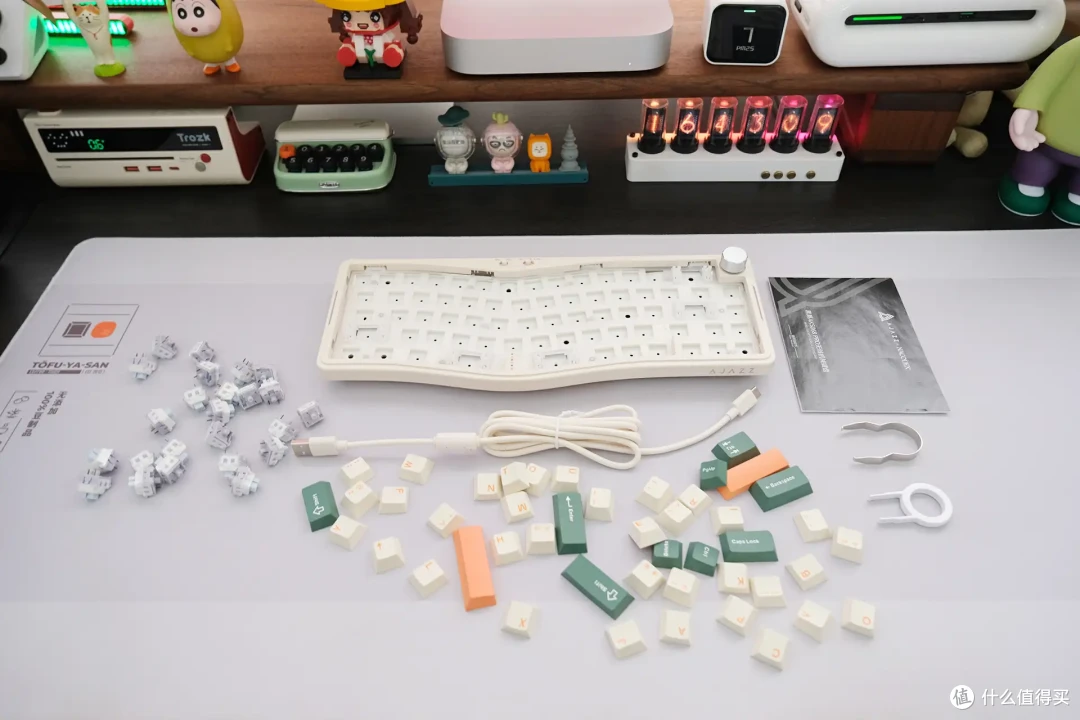 桌搭好物推荐!黑爵AKS068 Pro:一款让玩家爱不释手的Alice机械键盘!