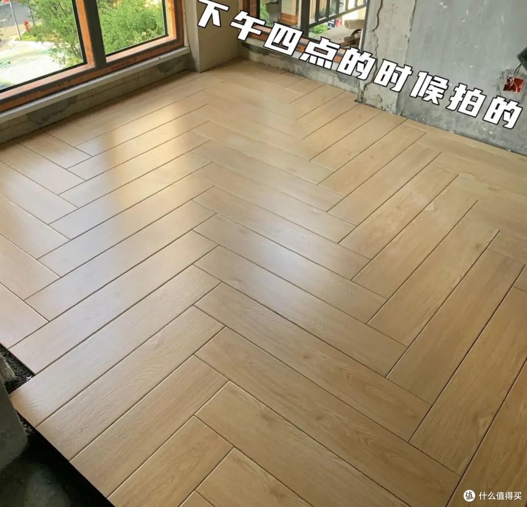 人字拼木纹砖