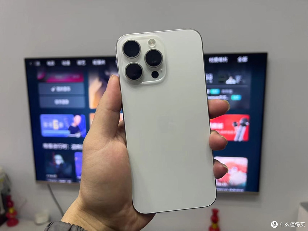 好消息！iPhone 15 Pro Max跌价2211元，网友直呼不等iPhone16了