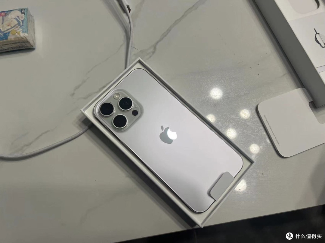 好消息！iPhone 15 Pro Max跌价2211元，网友直呼不等iPhone16了