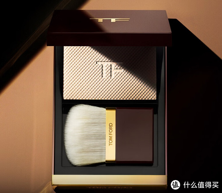 TOM FORD 柔焦粉饼：打造电影质感妆容