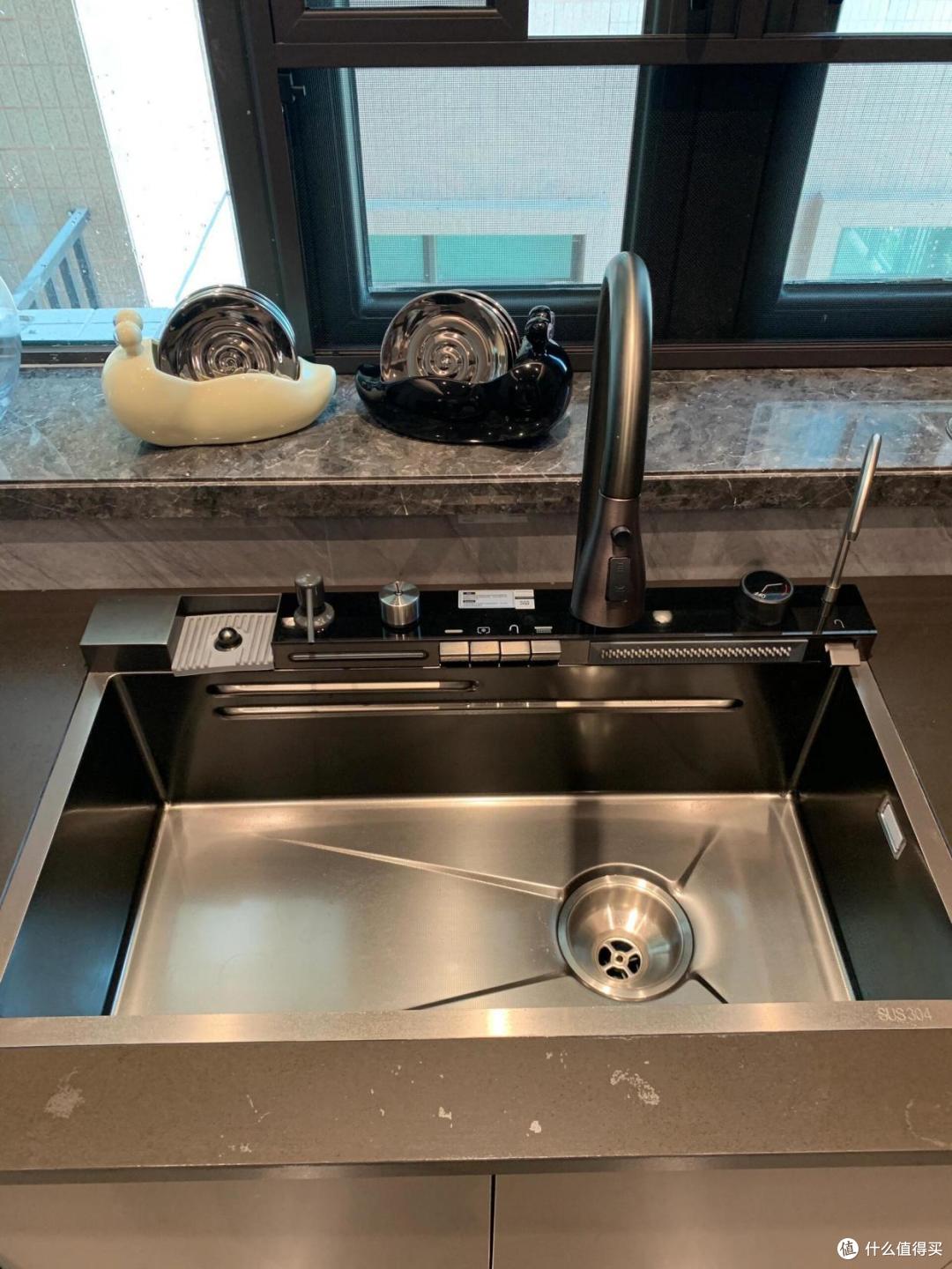 上海一户人家厨房设计，真叫一绝，拍给大家瞧瞧，！太好抄作业了