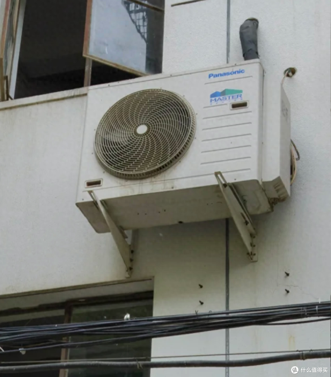 空调外机千万别这么装!安装师傅:超级费电,建议拆了重装!