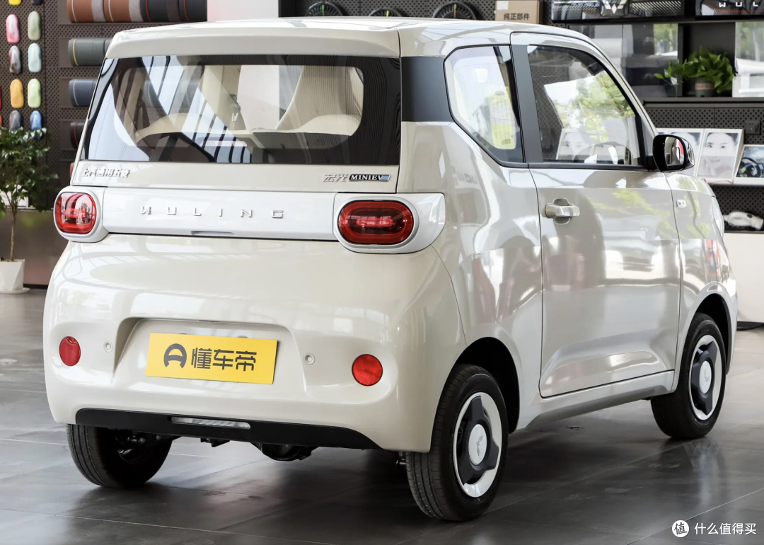 五菱宏光MINI EV又降价了,还能补贴2W?