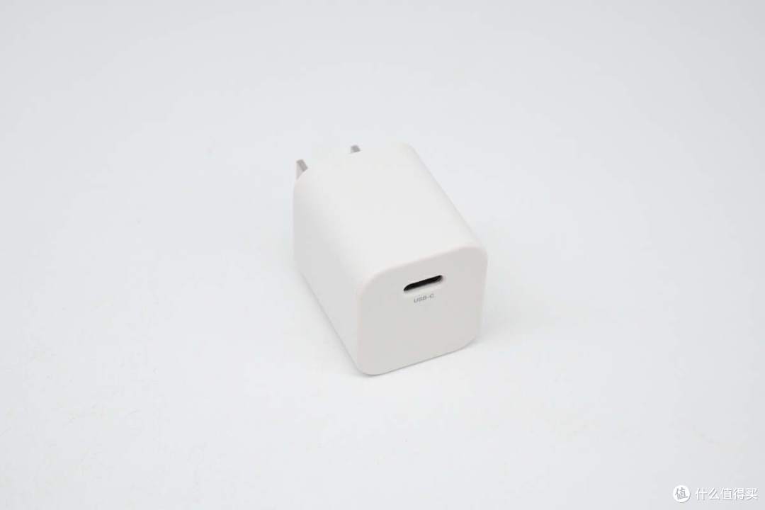 無印良品也出充电器了？评测無印良品 快速充电适配器30W