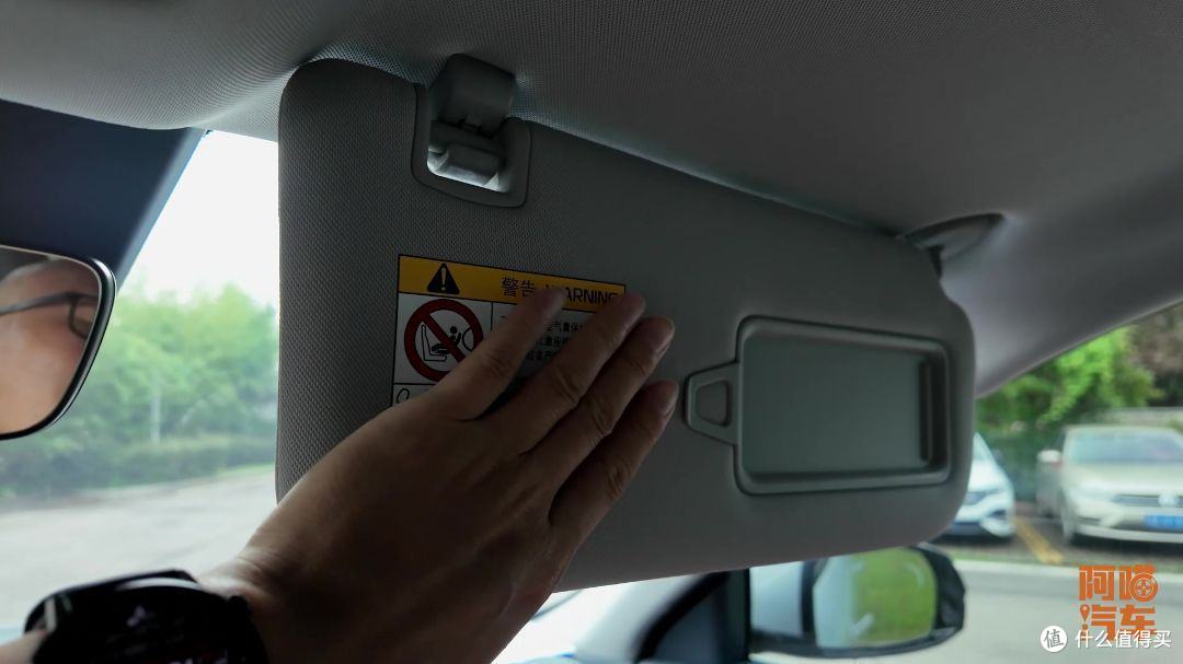 买了新车,为什么这两张膜很多人都舍不得撕?喵哥告诉你原因