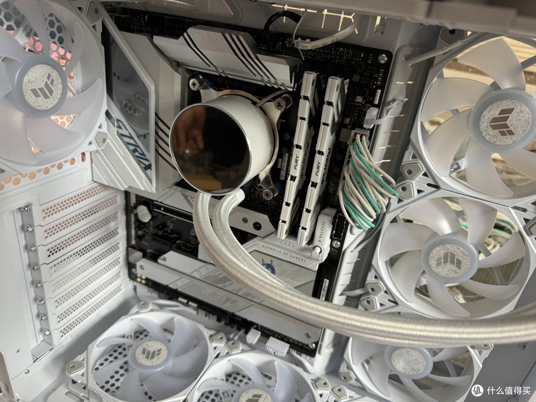 DIY必看！纯白台式机RTX 4080super搭配吹雪Z790主板，打造梦幻主机&测试运行黑神话悟空