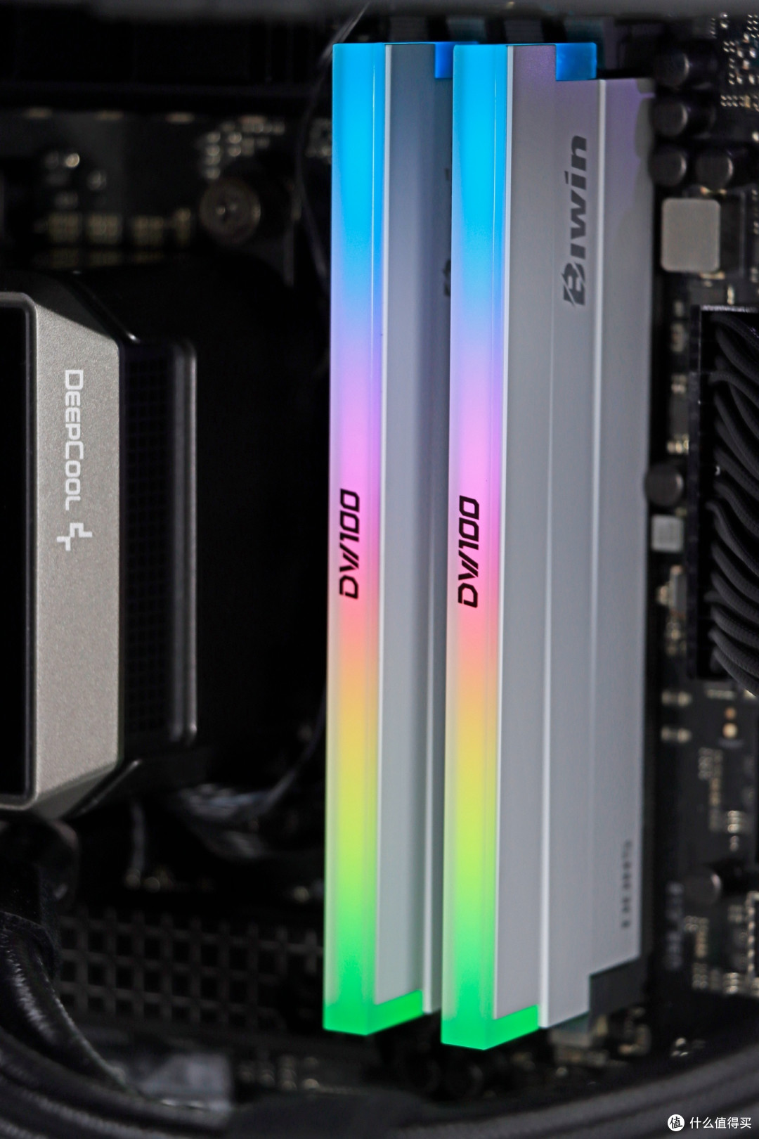 这就是高频内存的强大!佰维 DW100 DDR5 6800 16G*2 + 8700G 也能玩 3A 大作!