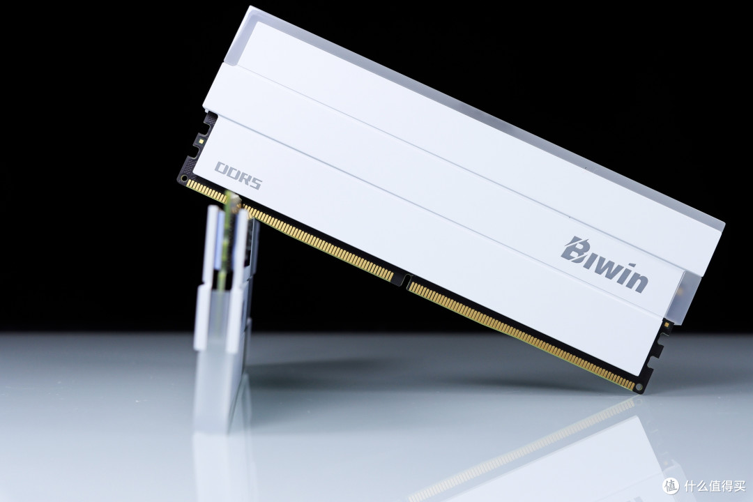 这就是高频内存的强大!佰维 DW100 DDR5 6800 16G*2 + 8700G 也能玩 3A 大作!