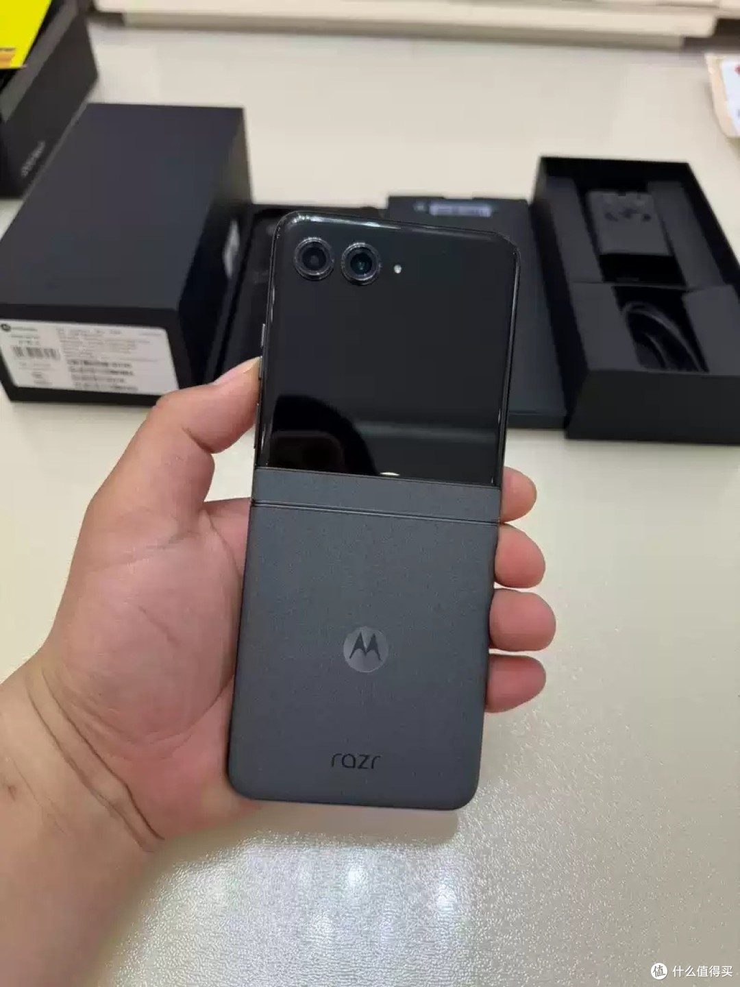 摩托罗拉moto razr 50,年轻人的时尚之选!