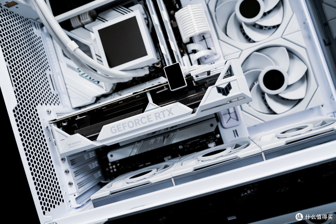 梦幻公主粉白配！I7+RTX4070TI S主机，颜值党的福音？