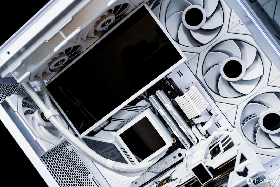 梦幻公主粉白配！I7+RTX4070TI S主机，颜值党的福音？