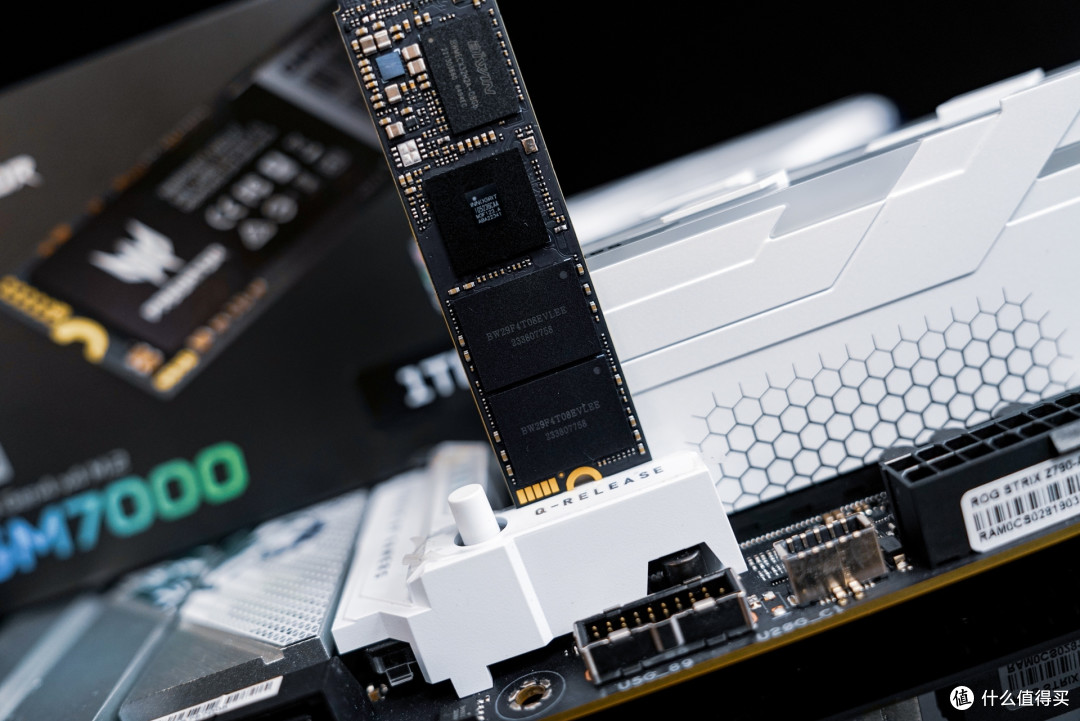 梦幻公主粉白配！I7+RTX4070TI S主机，颜值党的福音？