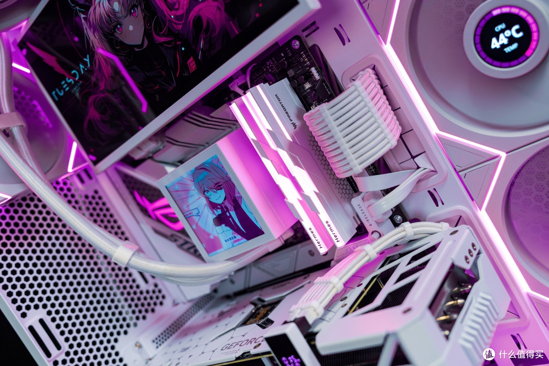 梦幻公主粉白配！I7+RTX4070TI S主机，颜值党的福音？