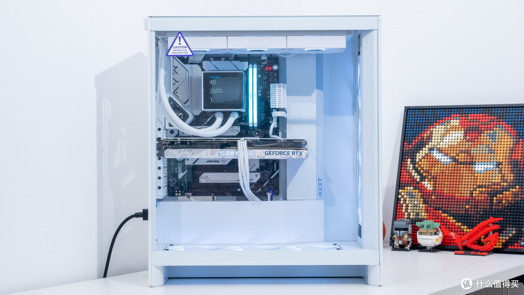 高颜值旗舰主机:华硕AYW+索泰4070 欧泊白+TRYX展域360水冷装机分享