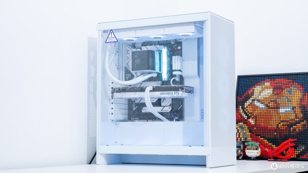 高颜值旗舰主机:华硕AYW+索泰4070 欧泊白+TRYX展域360水冷装机分享