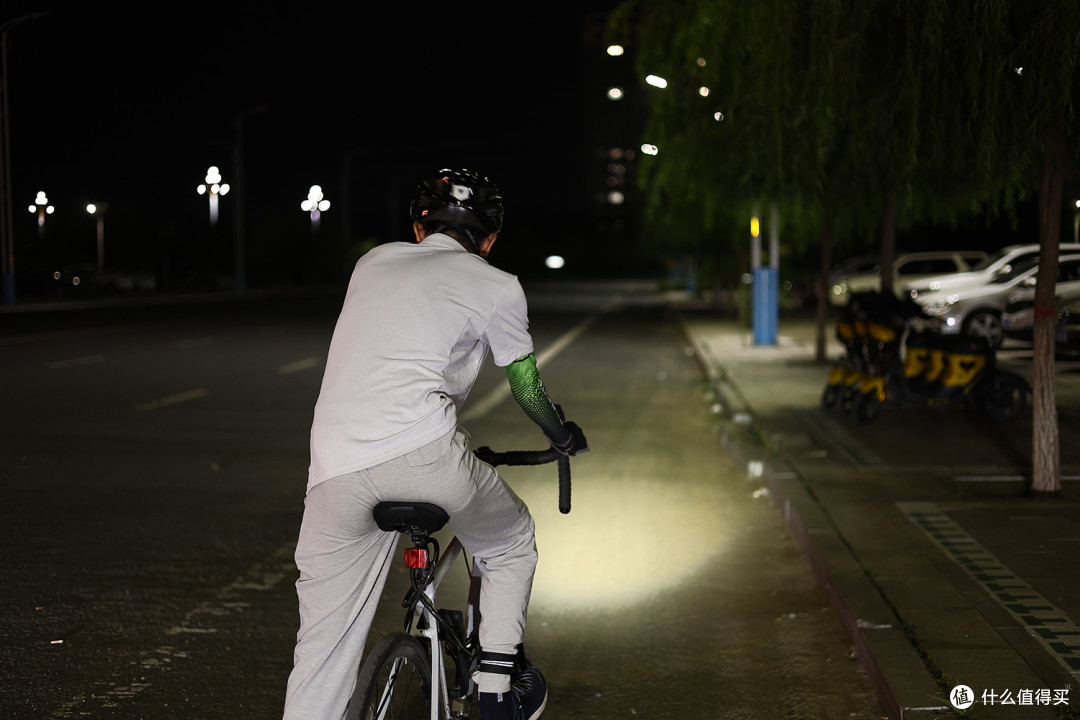 告别黑暗,iGPSPORT车灯夜骑必备,照亮你的骑行之路