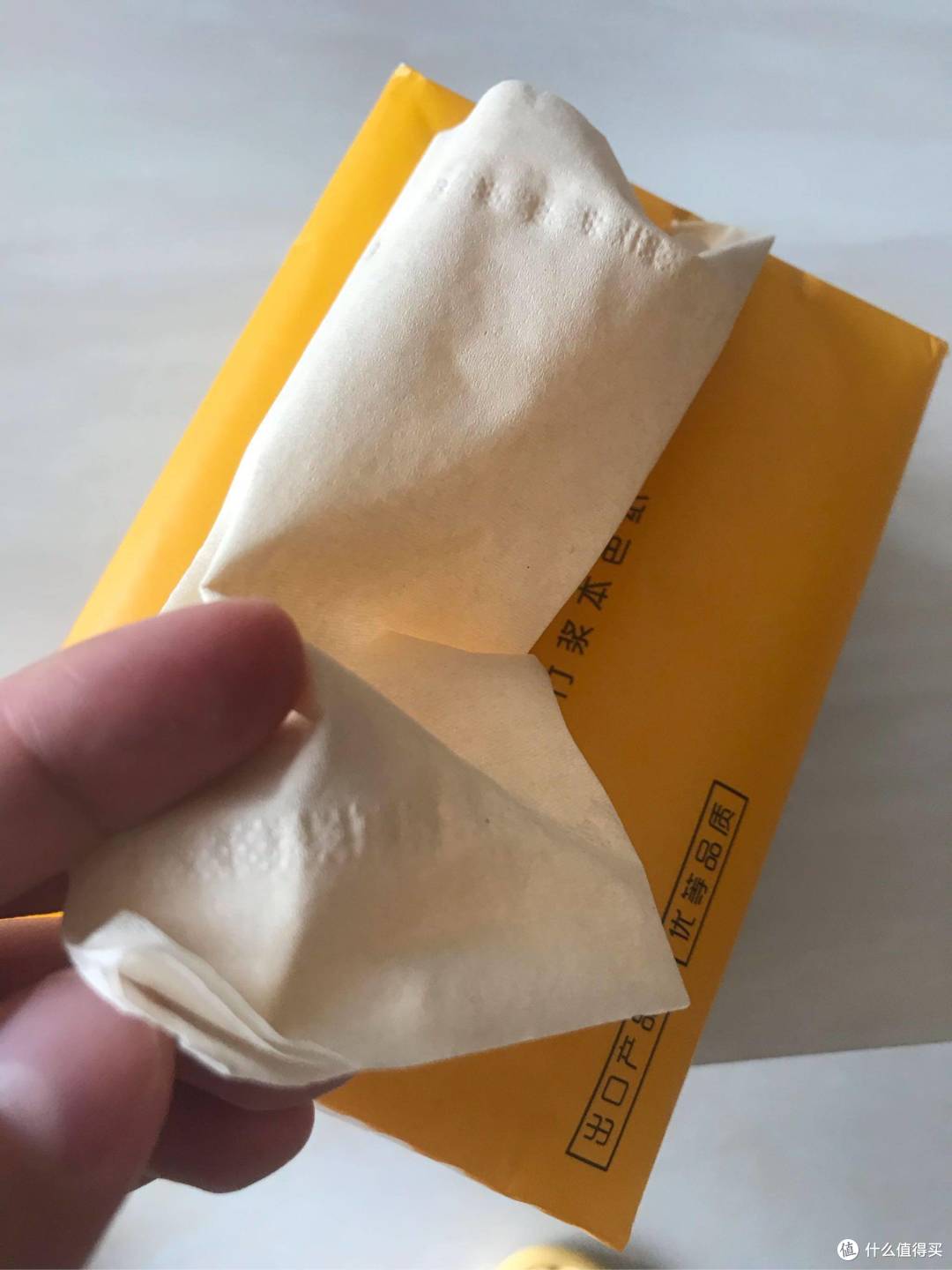 纸巾要买黄色还是白色?造纸厂员工说出真相,很多人都选错了