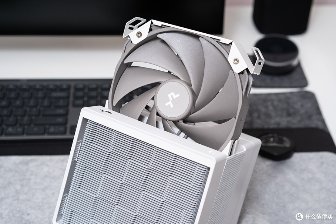 小白盒打黑悟空，13490F+华擎B760M-HDV/M.2+索泰 4070ti X-GAMING OC 欧泊白+闪鳞G400 装机展示