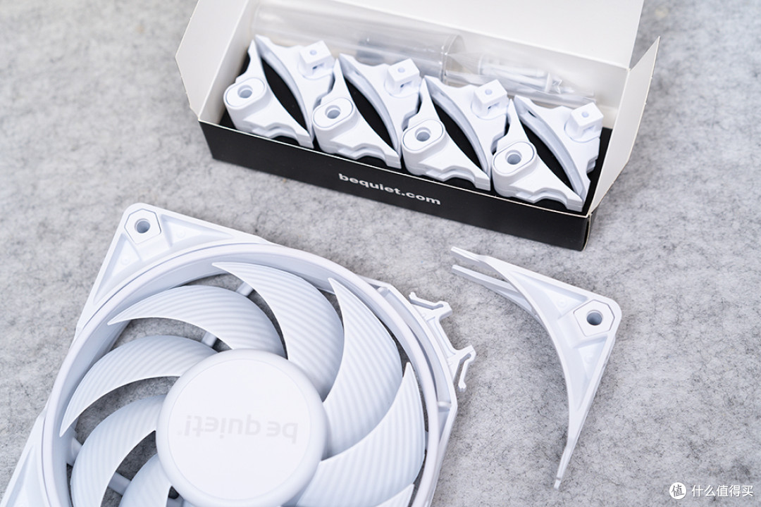 小白盒打黑悟空，13490F+华擎B760M-HDV/M.2+索泰 4070ti X-GAMING OC 欧泊白+闪鳞G400 装机展示