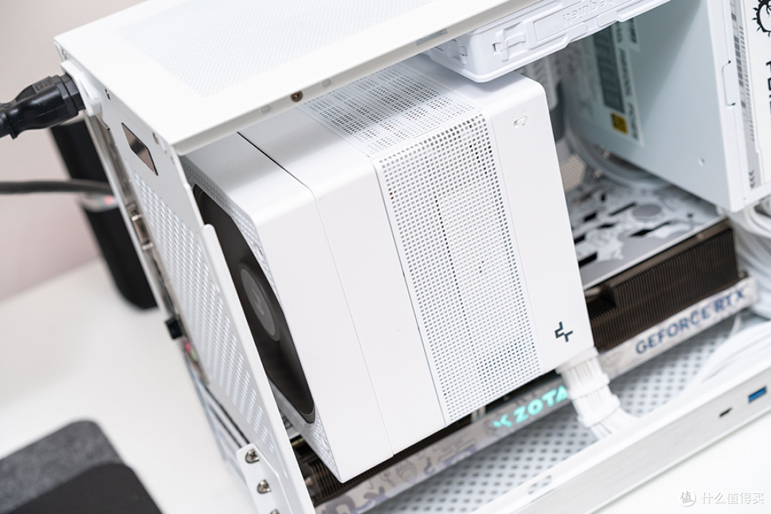 小白盒打黑悟空，13490F+华擎B760M-HDV/M.2+索泰 4070ti X-GAMING OC 欧泊白+闪鳞G400 装机展示